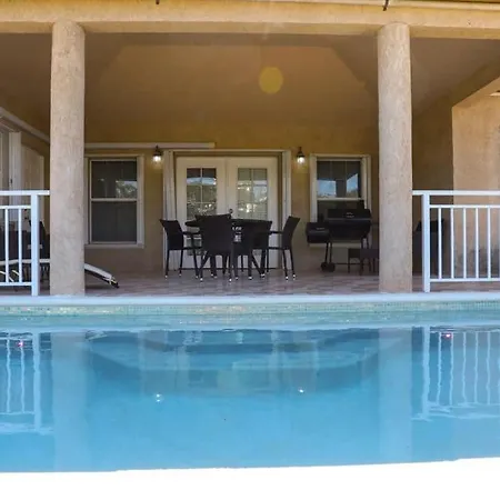 5 Mins To Beach Pool Bbq Dedicated Workspace
